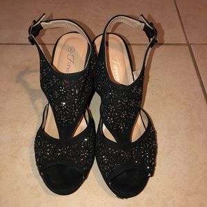 Black wedges